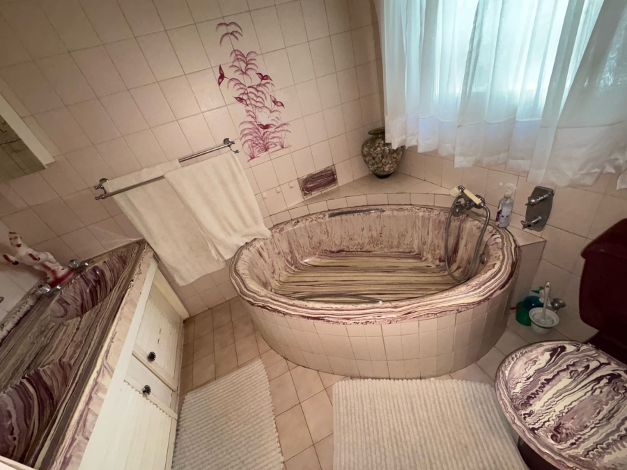 4 Bedroom Property for Sale in Safari Gardens North West